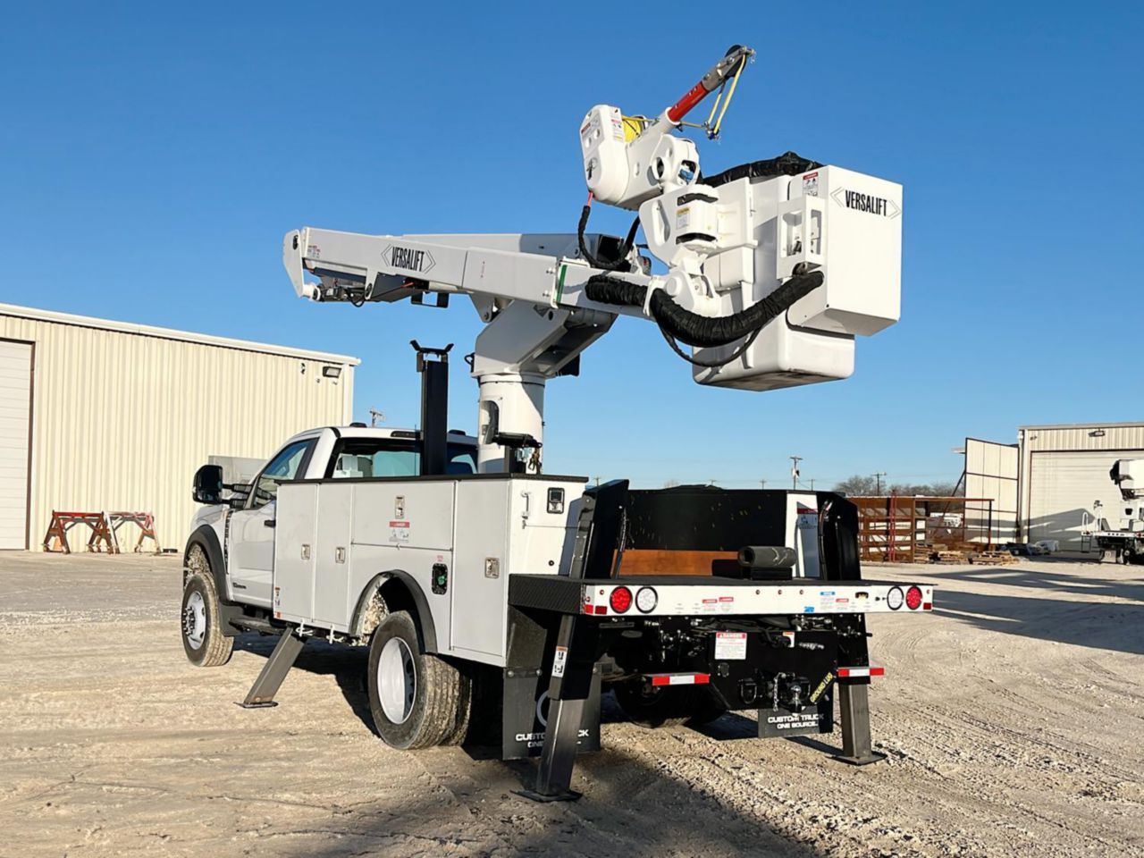 フォード PU 2025 Ford F600 4x4 Versalift VST-47-MHI Bucket Truck