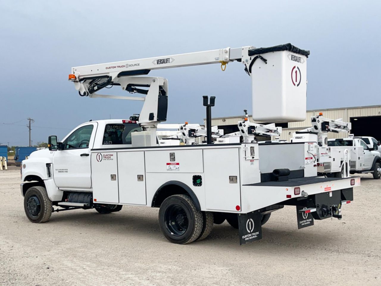 Chevrolet 5500 4x4 Versalift SST-36-NE Bucket Truck