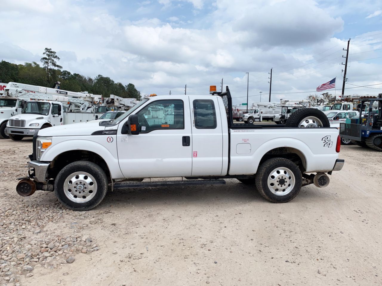 2015 Ford F350 4x4 HiRail Pickup Truck