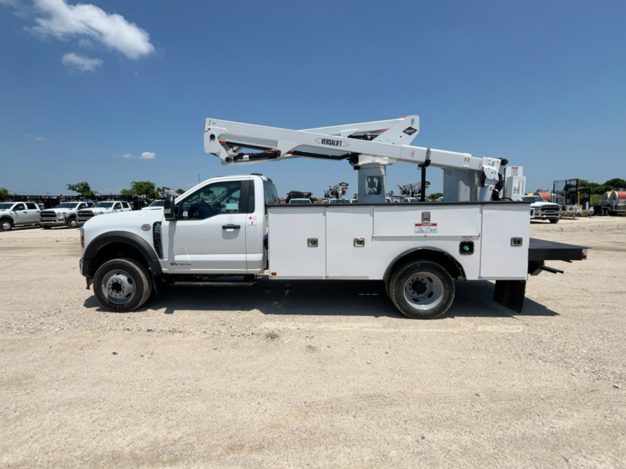 2025 Ford F550 4x2 Versalift SST-40-EIH Bucket Truck