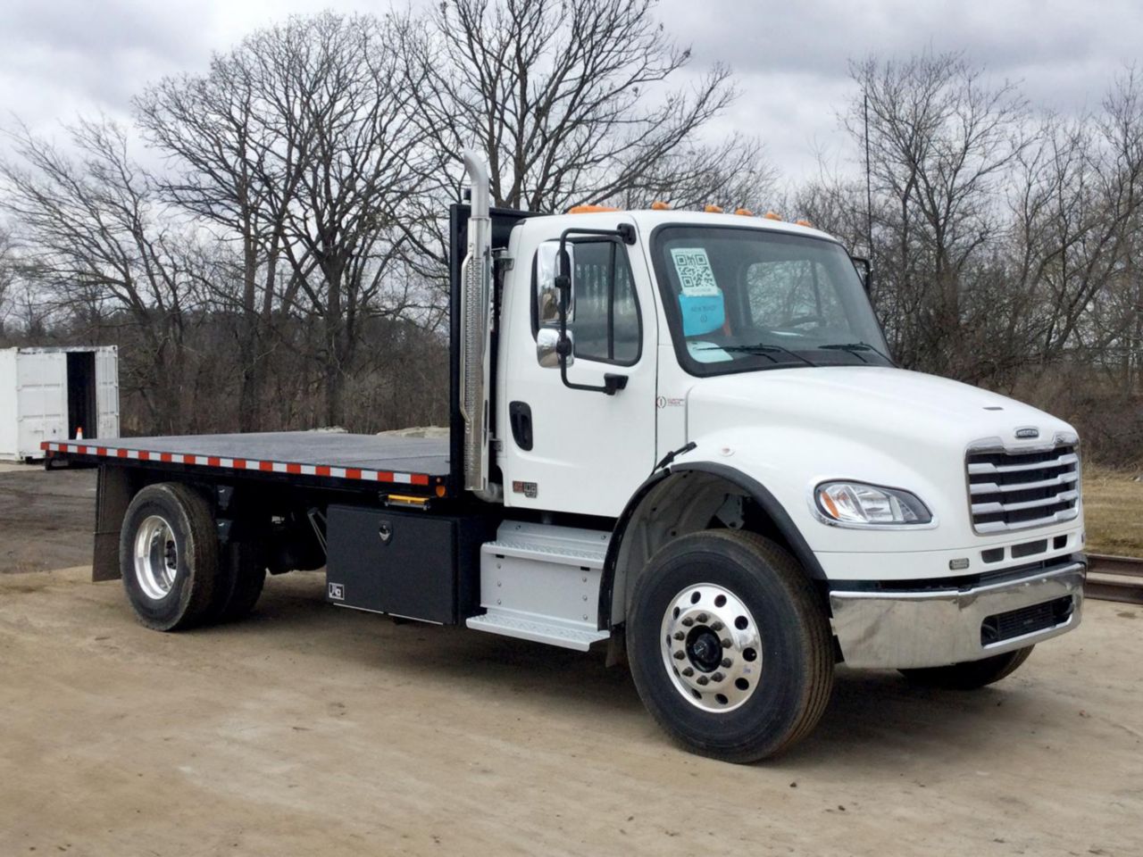 2024 Freightliner M2106 4x2 16' Flatbed Truck