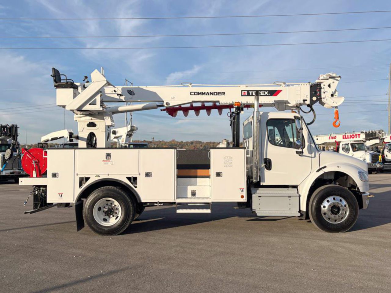 47.4 ft Digger Derrick Rental - Custom Truck One Source