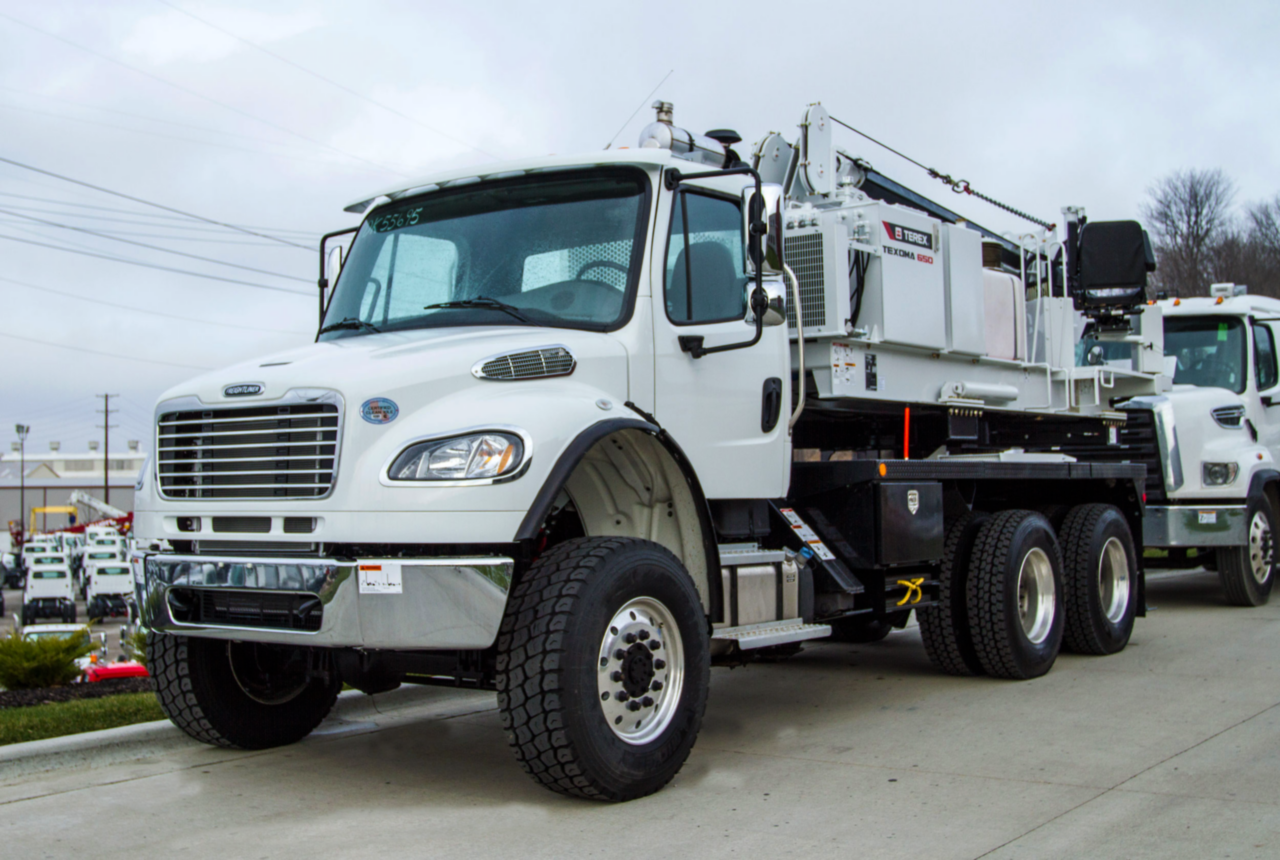 43 ft 32,000 ft-lb Pressure Digger Rental - Custom Truck One Source