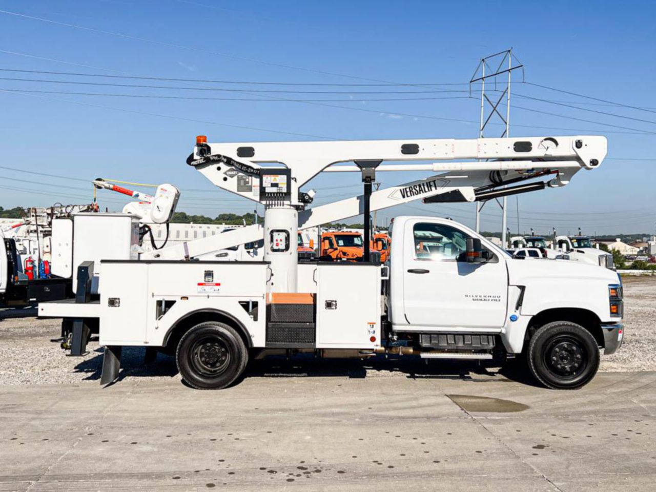 2023 Chevrolet 6500 4x2 Versalift VST-52-MHI Bucket Truck