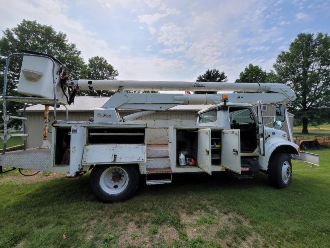 2001 International 4900 Altec AN650 Bucket Truck