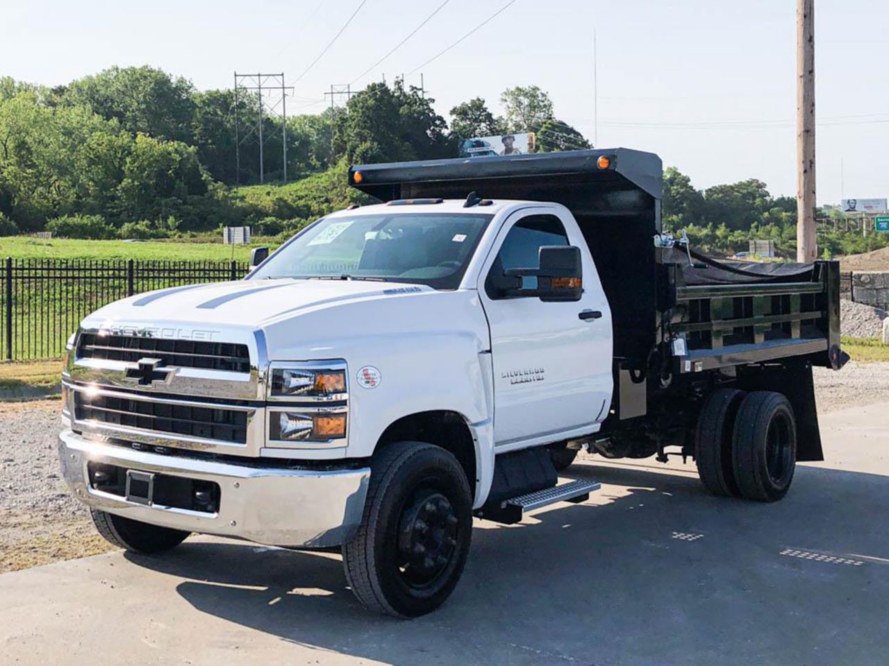 2022 Chevrolet 6500 4x2 10' Godwin Dump Truck