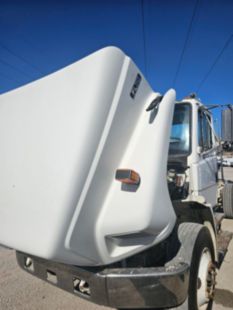 2002 Freightliner FL70 4x2 Cab & Chassis