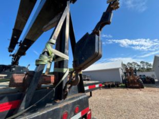 2010 Freightliner 6x4 National 800D 23 Ton Boom Truck