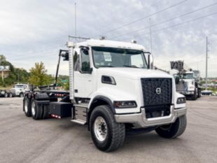 2024 Volvo VHD64 6x4 Galbreath U5-OR-174 Roll-Off Truck