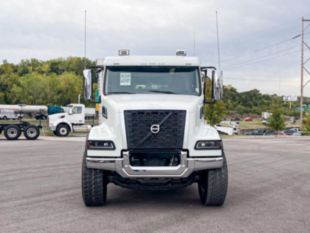 2024 Volvo VHD64 6x4 Galbreath U5-OR-174 Roll-Off Truck