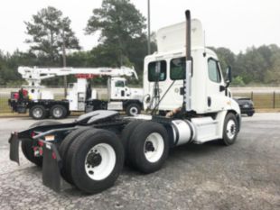 Tandem Axle Natural Gas Highway Tractor