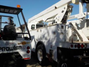 2012 Versalift VO-455-MHI / 2013 International 7300 4x4 Bucket Truck