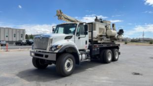 2019 International 7400 6x6 2008 Terex 330-20 Pressure Digger