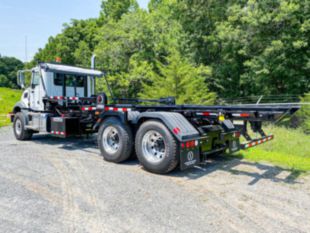 75,000 lbs Cable Tandem Axle Roll-Off Truck