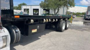 2015 Peterbilt 567 6x4 Flatbed Truck