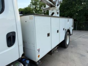 2016 Freightliner M2 Diesel 4x2 Terex Commander 4047 Digger Derrick Truck