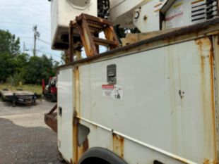 2015 Terex HRX-55 2015 Freightliner M2106 Bucket Truck