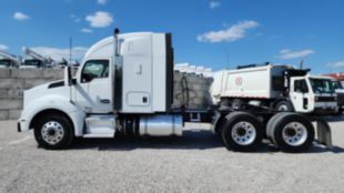 2016 Kenworth T880 6x4 Sleeper Truck