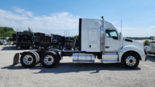 2016 Kenworth T880 6x4 Sleeper Truck