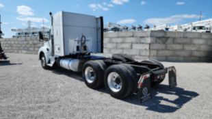 2016 Kenworth T880 6x4 Sleeper Truck