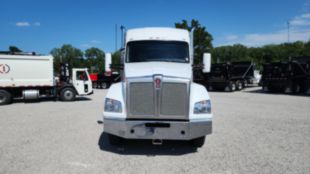 2016 Kenworth T880 6x4 Sleeper Truck