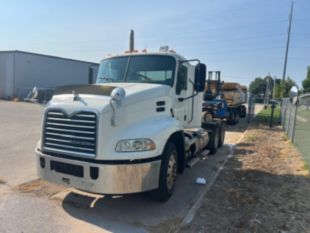 2015 Mack CXU613 Tandem Axle Day Cab