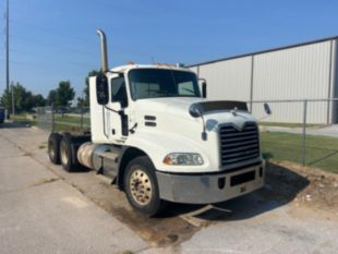 2015 Mack CXU613 Tandem Axle Day Cab