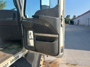 2015 Mack CXU613 Tandem Axle Day Cab