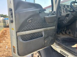 2015 Mack CXU613 Tandem Axle Day Cab