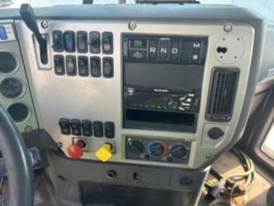 2015 Mack CXU613 Tandem Axle Day Cab