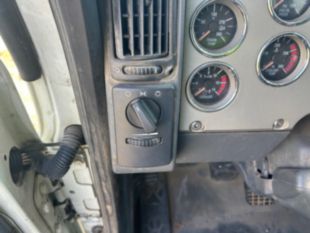 2015 Mack CXU613 Tandem Axle Day Cab