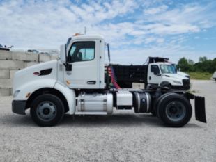 2022 Peterbilt 579 4x2 Daycab Tractor