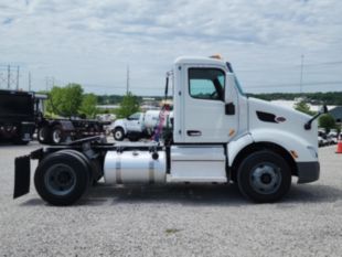 2022 Peterbilt 579 4x2 Daycab Tractor