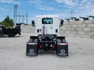 2022 Peterbilt 579 4x2 Daycab Tractor