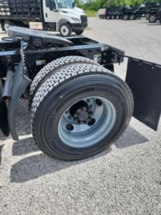 2022 Peterbilt 579 4x2 Daycab Tractor