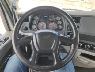 2022 Peterbilt 579 4x2 Daycab Tractor