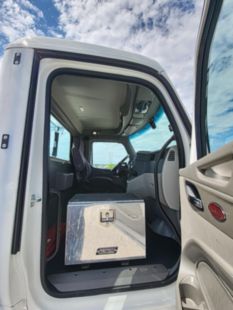 2022 Peterbilt 579 4x2 Daycab Tractor