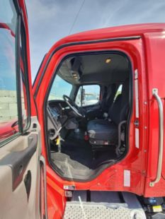 2013 Freightliner M2106 4x2 Knapheide Enclosed Body Service Truck