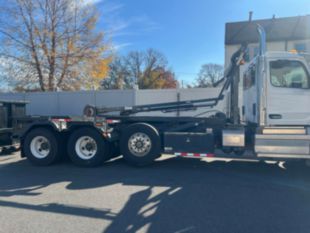 2023 Peterbilt 567 Tri-Axle Roll-Off Truck