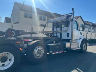 2023 Peterbilt 567 Tri-Axle Roll-Off Truck