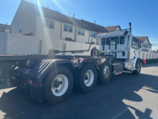 2023 Peterbilt 567 Tri-Axle Roll-Off Truck