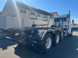 2023 Peterbilt 567 Tri-Axle Roll-Off Truck