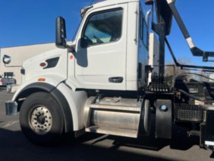 2023 Peterbilt 567 Tri-Axle Roll-Off Truck