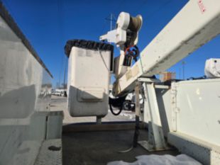 2010 Int'l 4400 Diesel 4x4 Versalift VST-40 Material Handler Bucket Truck