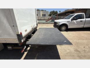 2008 Single Mitsubishi Fuso Box Truck W/Liftgate