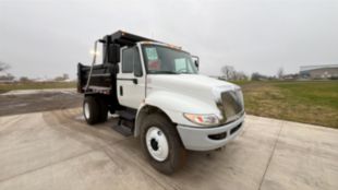 2019 International 4300 4x2 Load King 10 Ft. Dump Truck