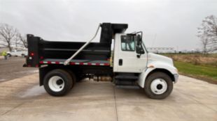 2019 International 4300 4x2 Load King 10 Ft. Dump Truck