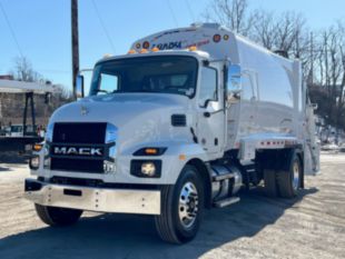 2025 Mack MD7 42R 4x2 Loadmaster LEGCY3 20 Yard Rear Loader Truck