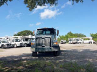 2014 WESTERN STAR 4700SB 6x4 Flatbed Truck