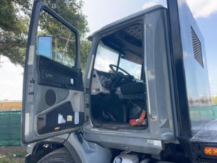 2014 WESTERN STAR 4700SB 6x4 Flatbed Truck